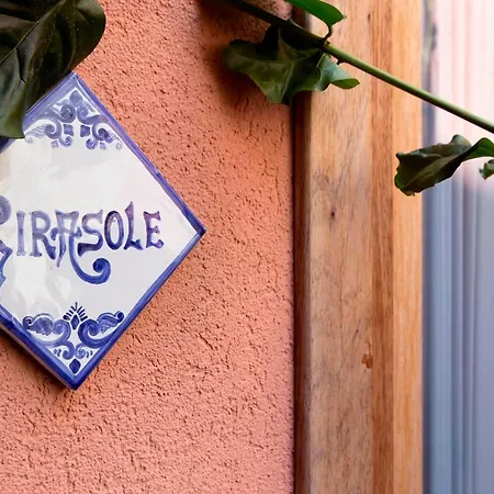 Apartamento The Flowered Courtyard Srl